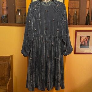 Take Note Crushed Velvet Beaded Midi Dress